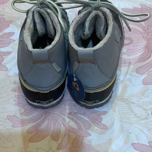 JBU waterproof gray and black chunky boots, size 7. - Picture 3 of 6
